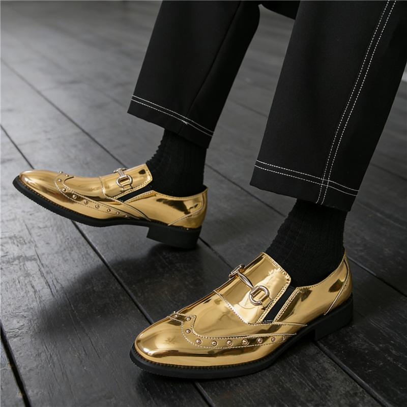 Luxury New Gold Punk Rivet Loafers New Men Pointed Metal Chain Leather Shoes Designer Formal Wedding Dress Homecoming Footwear