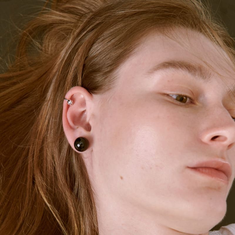 LEYIE BIG ONYX BALL STUDS