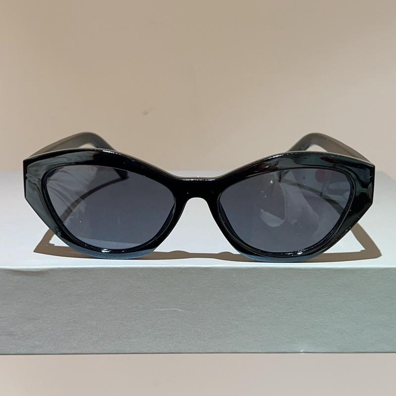 New cat eye sunglasses, European and American fashion Internet celebrity INS style simple avant-garde sunglasses mixed batch