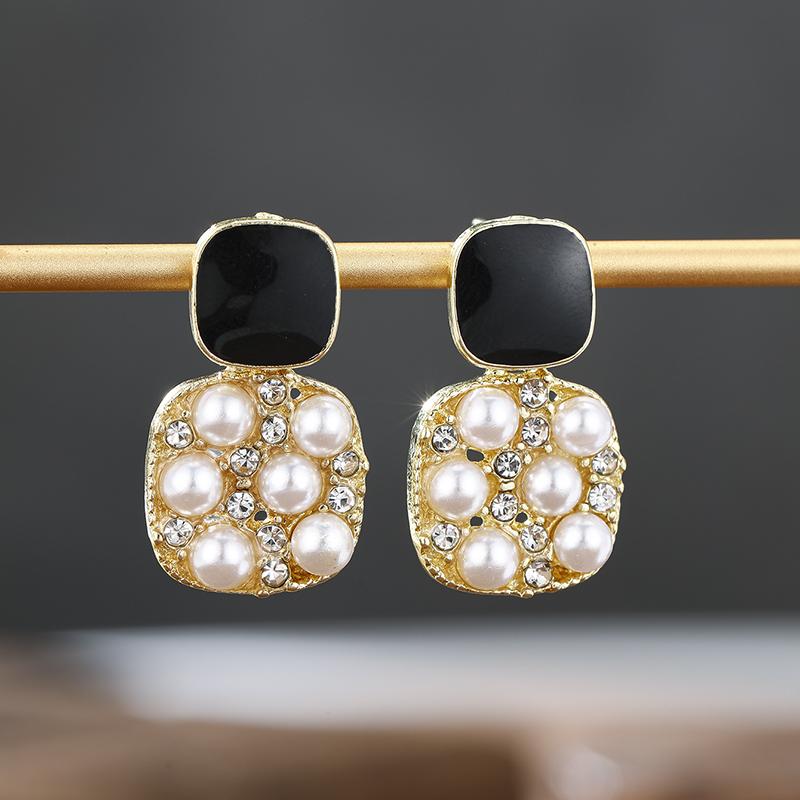 

1 Pair of Fashionable Sparkling Zircon Imitation Pearl Square Pendant Earrings, Suitable for Women s Daily Party Zircon Gifts