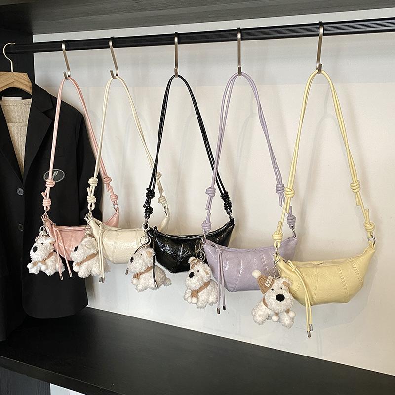 Niche croissant bag women's new popular fashion shoulder underarm bag versatile commuter messenger bag