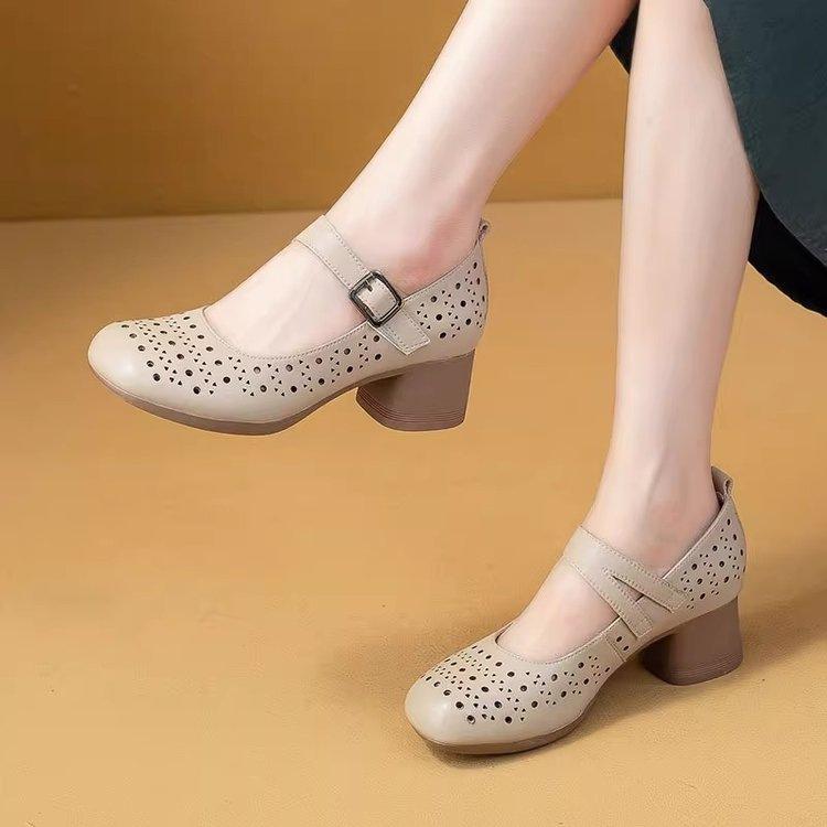 Soft-soled hollow-hole shoes Comfortable middle-heeled sandals Summer new soft leather thick-heeled shallow mouth Mary Jane
