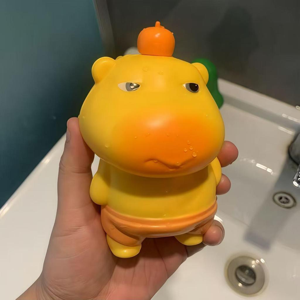 Manual Capybara Lulu Water Gun: Cute Summer Toy for Kids' Water Play