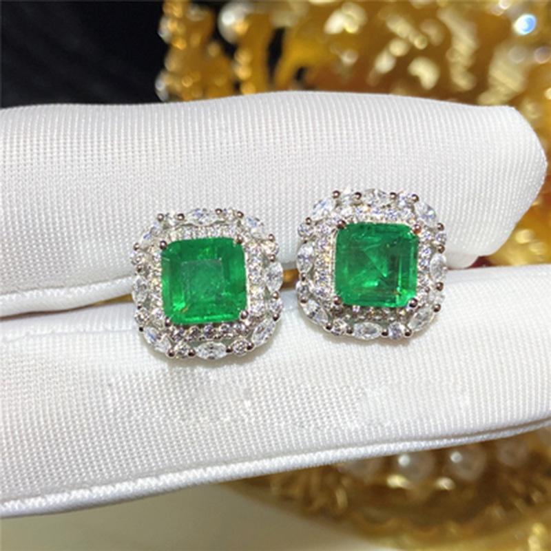 

Серьги-пусеты Lulu Tong с имитацией изумрудной огранки и бриллиантами паве 925 Silver зелёный