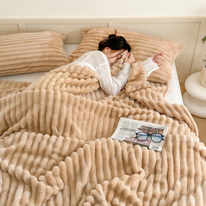 Carved Velvet Warm Autumn Winter Blanket for Bed Home Soft Fluffy Sofa Blanket Cozy Warmth Coral Flannel Sofa Cover Blanket Nap