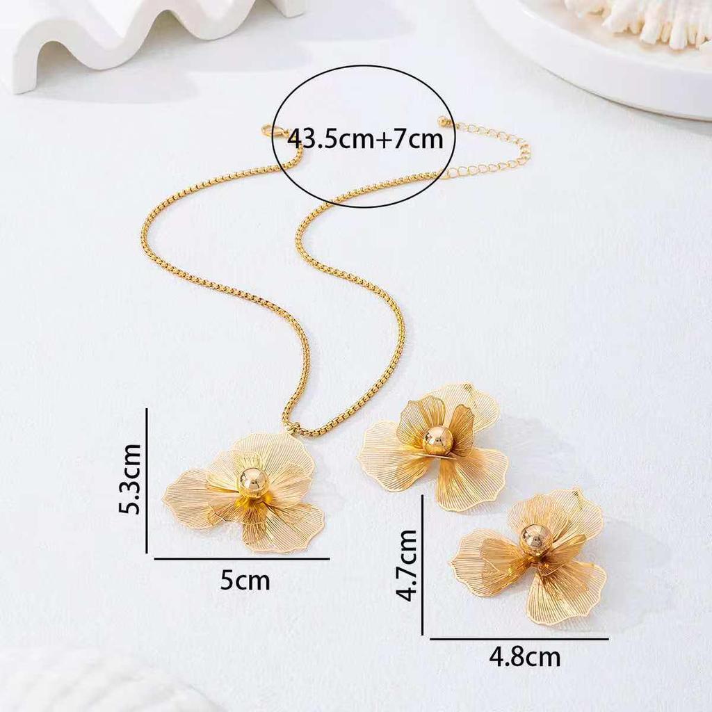 3-Piece European & American Hollow Flower Tassel Jewelry Set - Necklace & Earrings with Bold Fashion Luxury Design