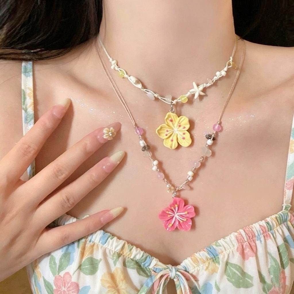 Women Niche‑Designed Sweet Collarbone Chain, Dopamine‑Color Flower Beaded Necklace, Suitable For Seaside Vacation Matching Accessories