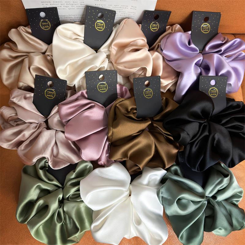 Elegant Retro Satin Scrunchie - Extra Large 18cm Diameter, Luxurious and Fashionable Hair Tie