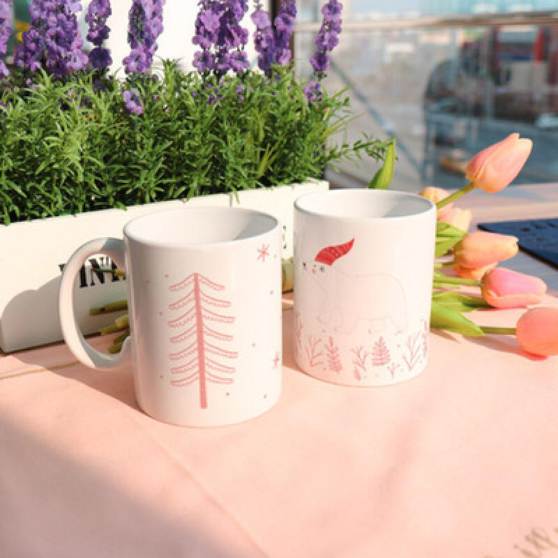 tb822-Design Mug 2p-Polar Bear on a Snowy Street