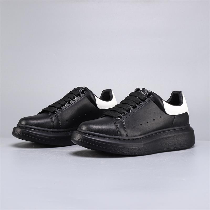 Fashionable and comfortable best-selling versatile fashion sports shoes with soft sole height-enhancing casual.