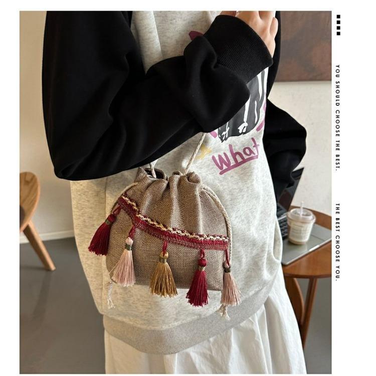 Handbag for Women Korean Version Fashionable Versatile Bucket Bag for Girls Ethnic Style Single Shoulder Diagonal Cross Drawstring Tassel