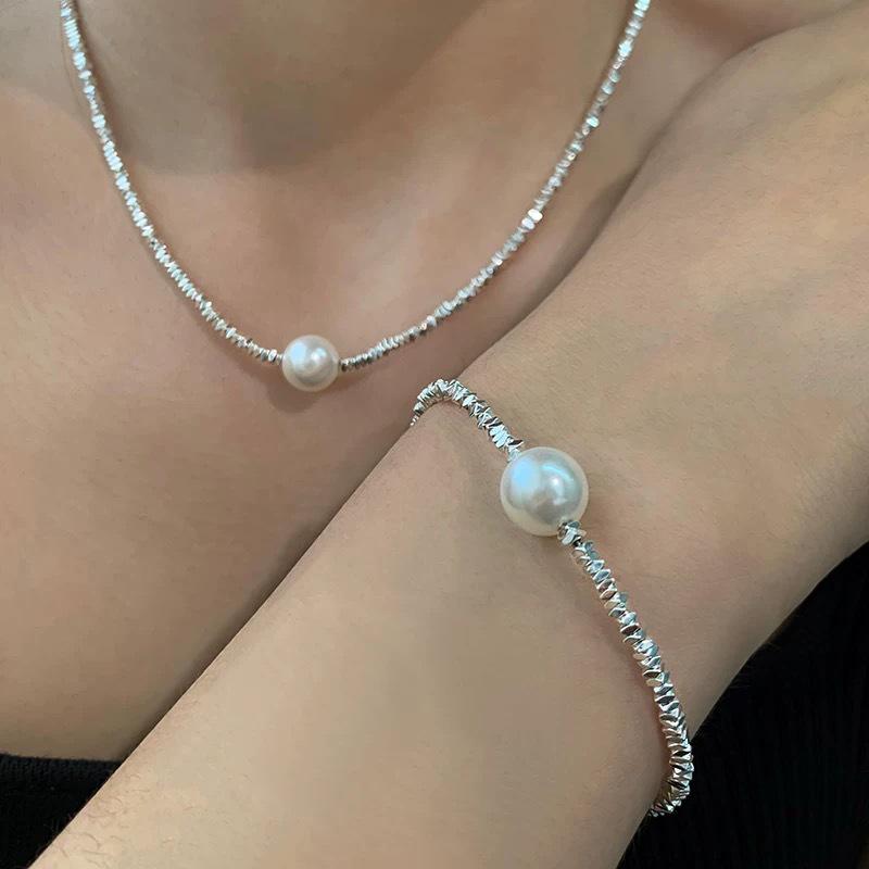 Silver Shi Family Crushed Pearl Necklace: Women s Colorfast Lux Clavicle Chain in Cool High-End Style