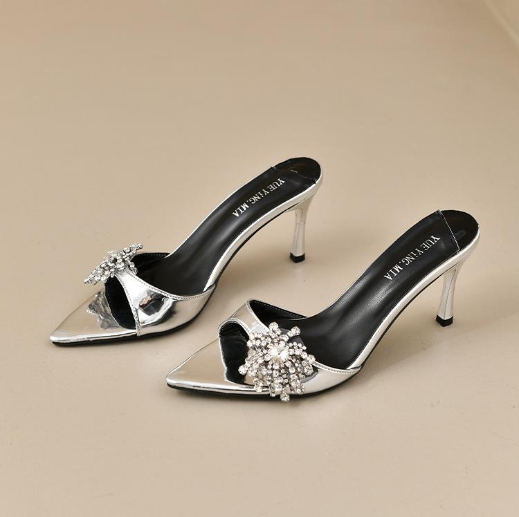 Sommerliche neue offene Strass-Slipper mit Riemen und einem einzelnen Wort, sexy High Heels in großen Größen