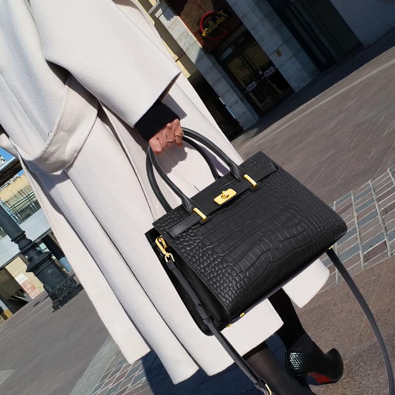 Women's 2026 Black Crocodile Pattern Commute Bag - Large Capacity, Single Shoulder, Handheld, Crossbody.