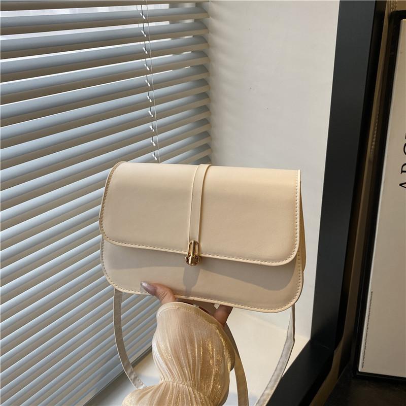 

Premium textured baguette bag new fashion light luxury chain underarm saddle bag versatile single shoulder messenger bag women белый