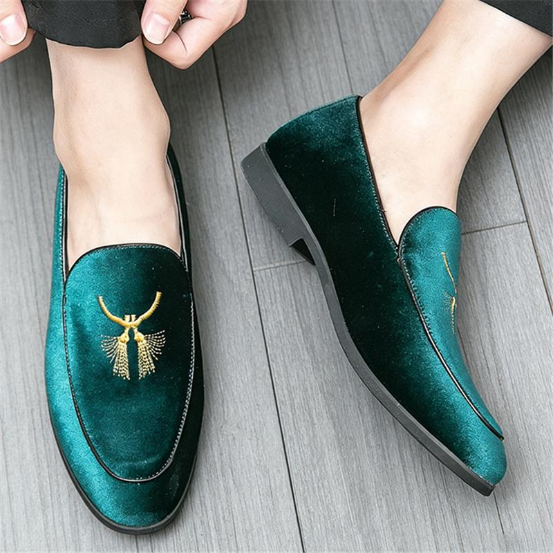 Luxury New Designer Velvet Embroidery Leather Driving Shoes For Men Formal Wedding Prom Dress Homecoming Sapatos Tenis Masculino