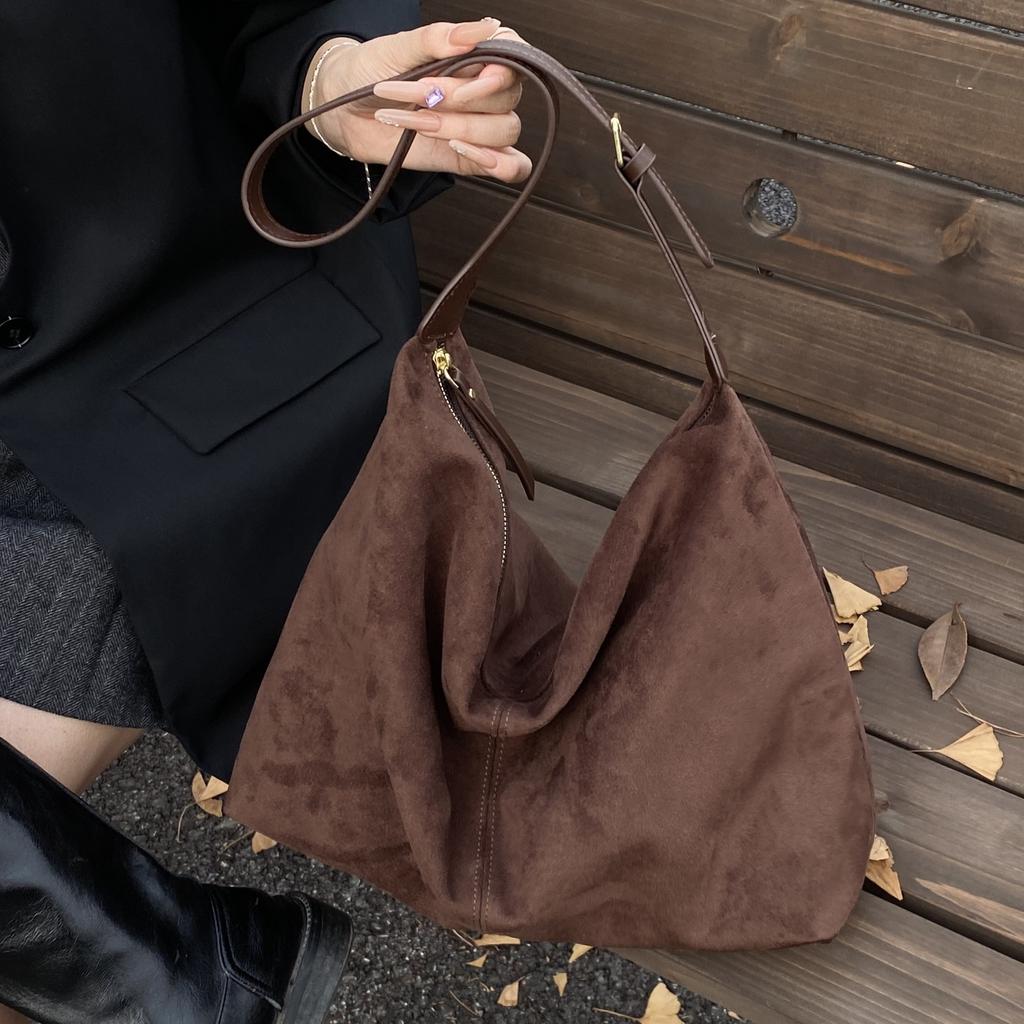 Large Capacity Suede Messenger Bag Women's 2025 Autumn and Winter New Retro Commuter Shoulder Bag Niche Commuter Tote Bag