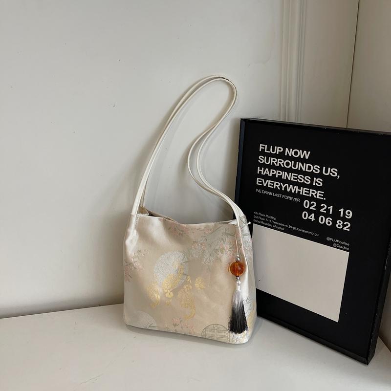 Embroidery Shoulder Bag Women's Underarm Bag Commuter Tote Bag