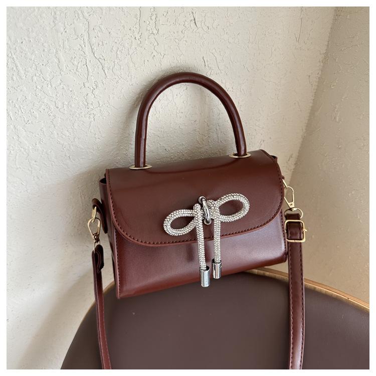 Handgefertigte Schleife 2025 schlicht herbstlich neue Mode einfarbig retro tragbare Schulter Umhänge kleine quadratische Tasche Damen