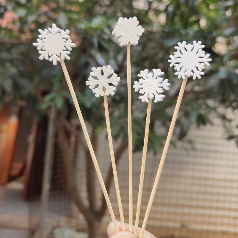 50 Christmas Fruit Sticks Per Set Disposable Bamboo Sticks Snowflake Christmas Trees Santa Claus Fruit Sticks