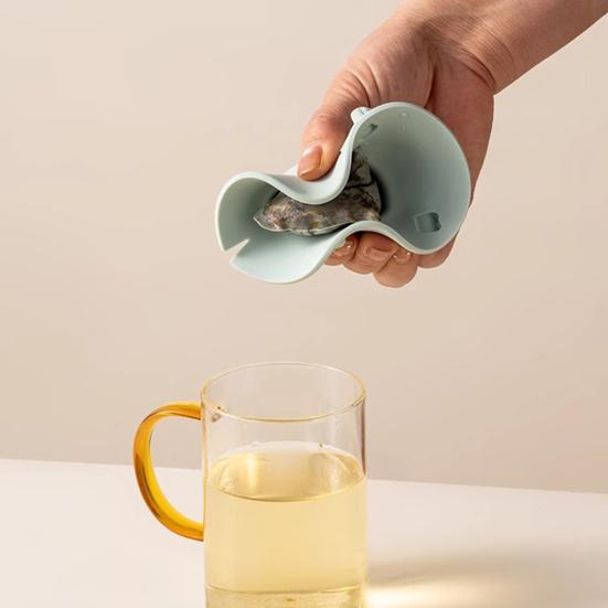 Cartoon Silicone Cup Covers Cute Tea Bag Mug Topper Food Grade Heat-Resistant Mugs Cover Multi-Function Fun Animal Cup Lid with Phone Stand & Tea Bag