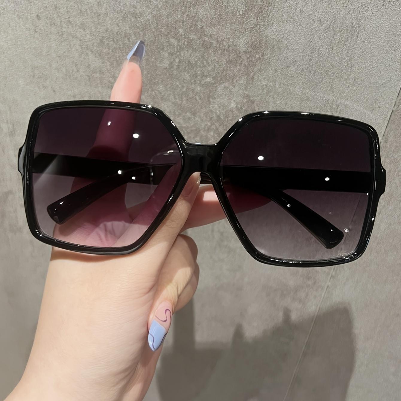 

Fashion Glasses Retro Trendy Minimalist Elegant Lightweight Luxury Square Frame Metal Hinges Suitable for Daily Outings Versatile Accessory