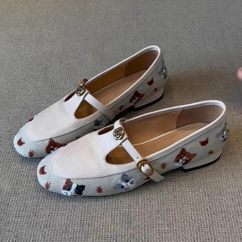 

Модные милые балетки с вышивкой кошки, женская мода, металлическая цветочная декорация, дизайнерская обувь, удобный круглый носок, пряжка, повседневная обувь 39 белый
