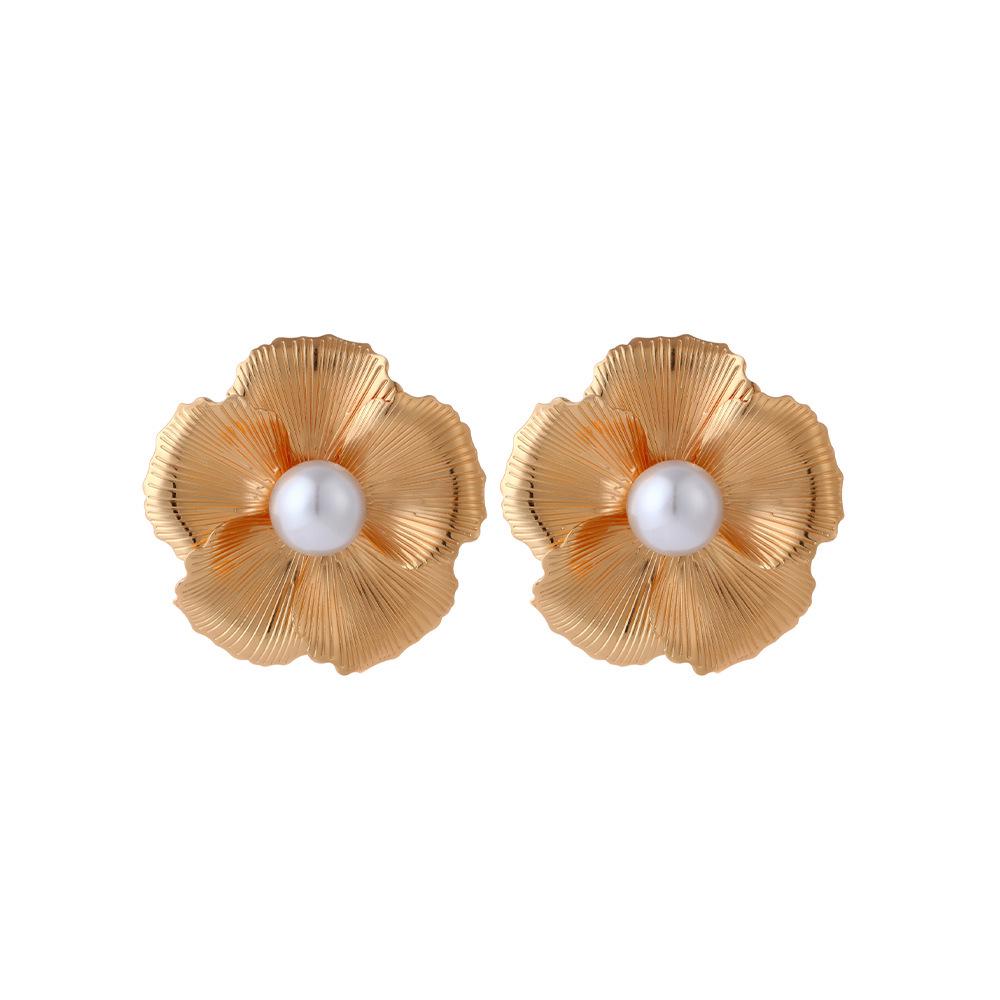 3D Flower Pearl Metal Texture Earrings: European & American Style, Chic Ins Cold Design for Women