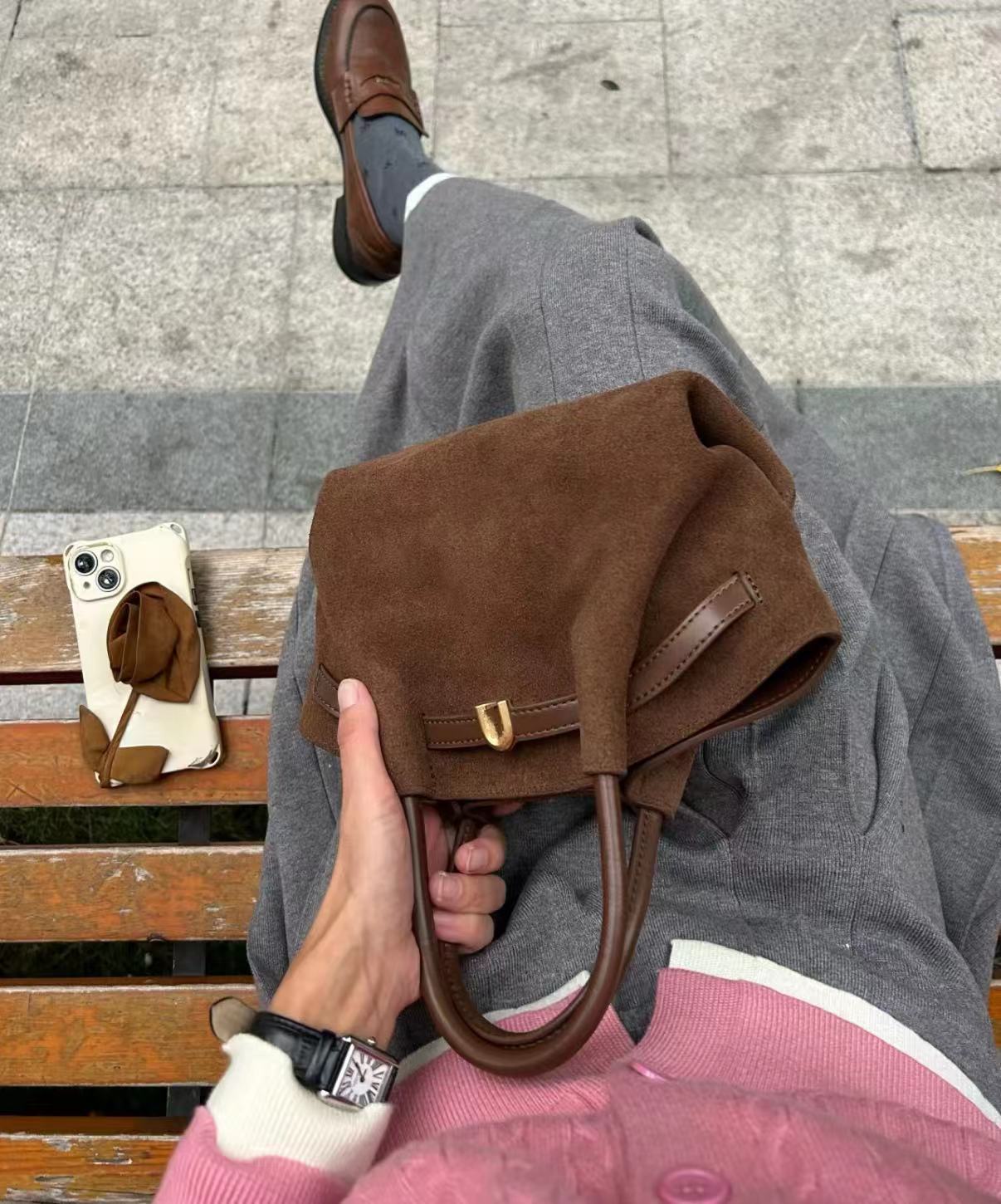 

Niche texture sunshine otaku, ground velvet dumpling tote bag woman 2 new bag portable shoulder messenger bag Standard темно-коричневого