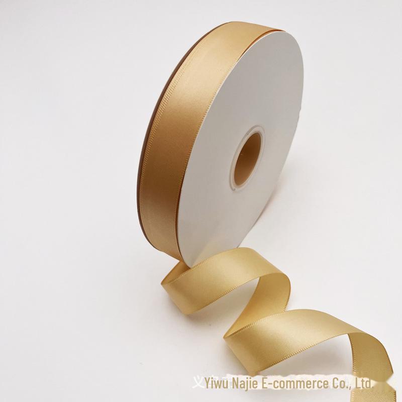 Ljusguld Satinsnöre Set: 2,5 cm Låda, 2 cm, 1 cm & 6 mm Rullar med Fjärilsdekorationer