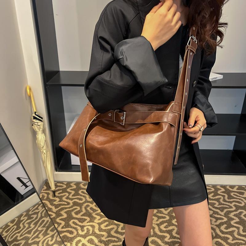 Soft leather retro locomotive bag Spice girl premium feeling shoulder oblique span bag multi-compartment large capacity tote bag women
