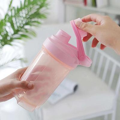 1/2 Peças Garrafa Shaker Blender 500ml com Bola Shaker Plástico Shakes de Proteína Copos à Prova de Vazamento para Treino Fitness Academia Esportes