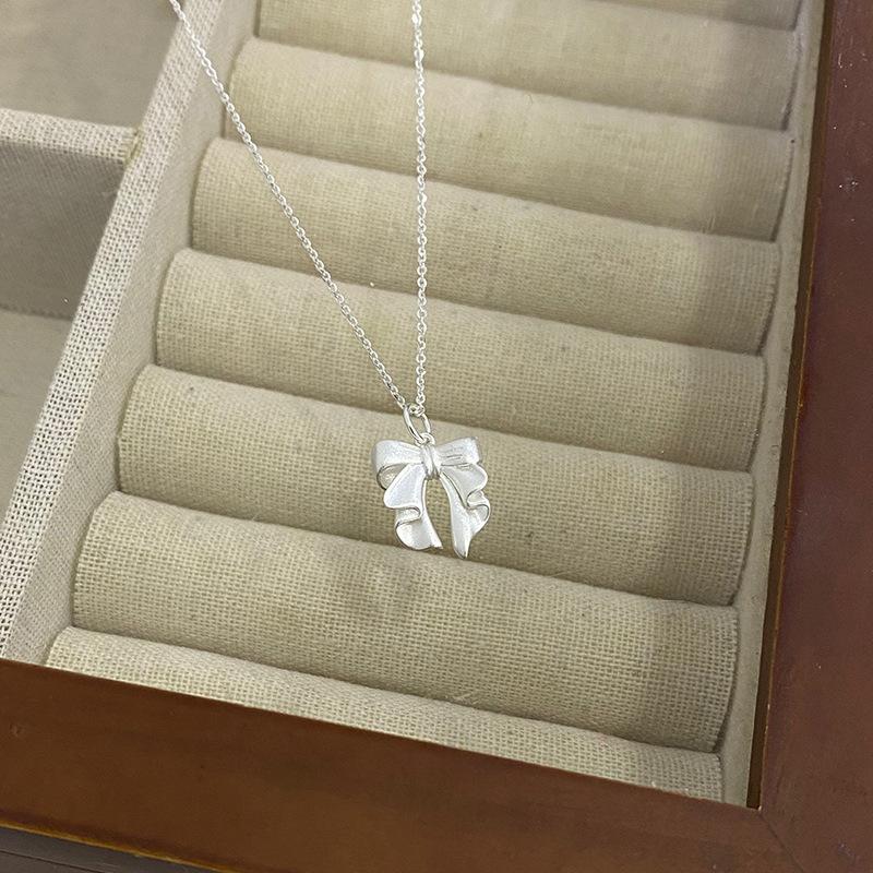 Leichte Luxus Schleifenkette für Damen mit fortgeschrittener Persönlichkeit, Süße und sanfte Schlüsselbeinkette