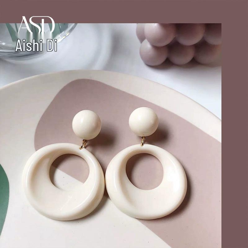 Hong Kong Style Retro Polka Dot Earrings: Playful Red Ear Clips for Girls and Women