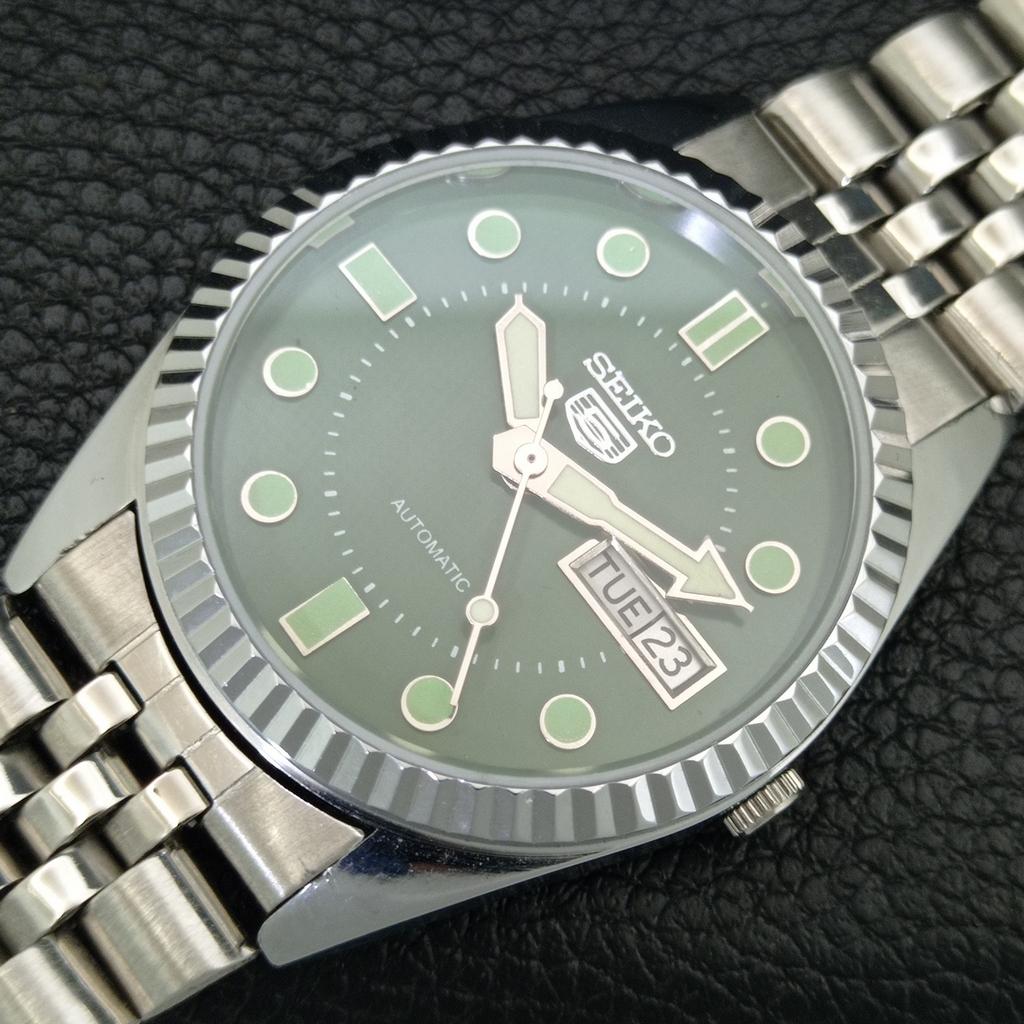 JAPAN VINTAGE REFURBISHED SEIKO 5 AUTOMATIC MENS GREEN DIAL WATCH a444276-1