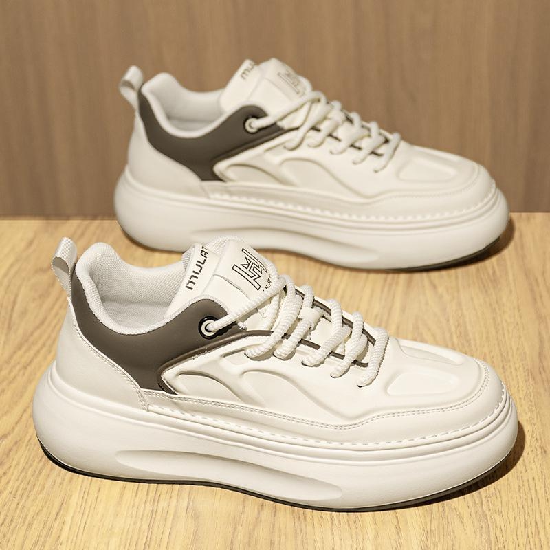 Scarpe da ginnastica casual di lusso leggero autunnali di alta gamma per giovani sportive in pelle che aumentano l'altezza