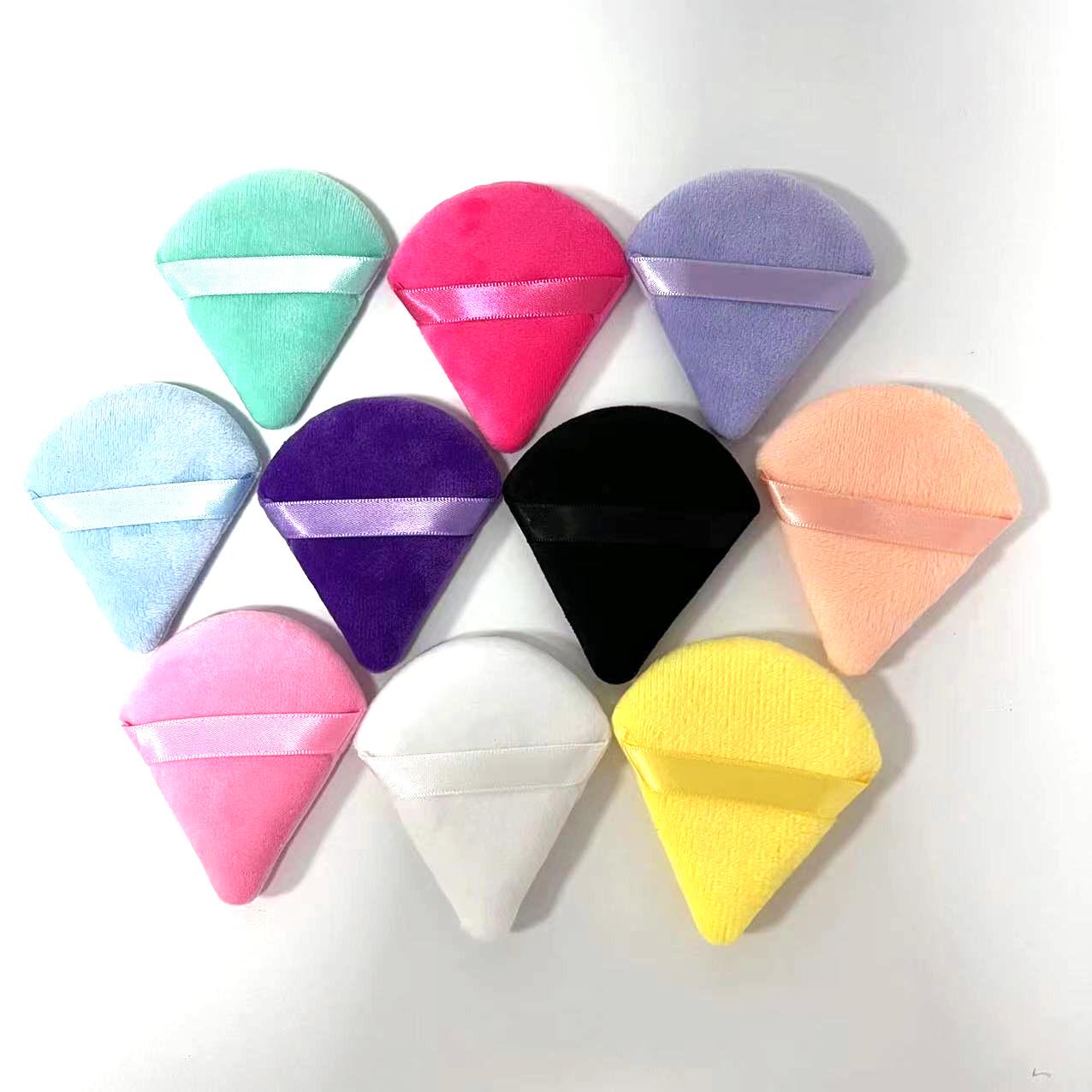 

Треугольная пуховка для макияжа Black Velvet — супермягкая, двухсторонняя, для нанесения сухой и рассыпчатой пудры Black