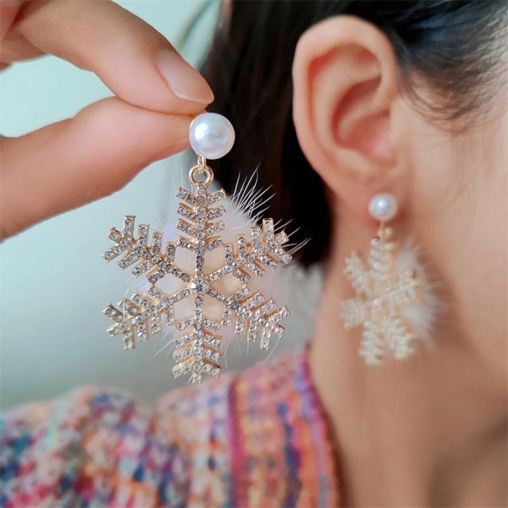 Women's Fashionable Plush Snowflake Earrings