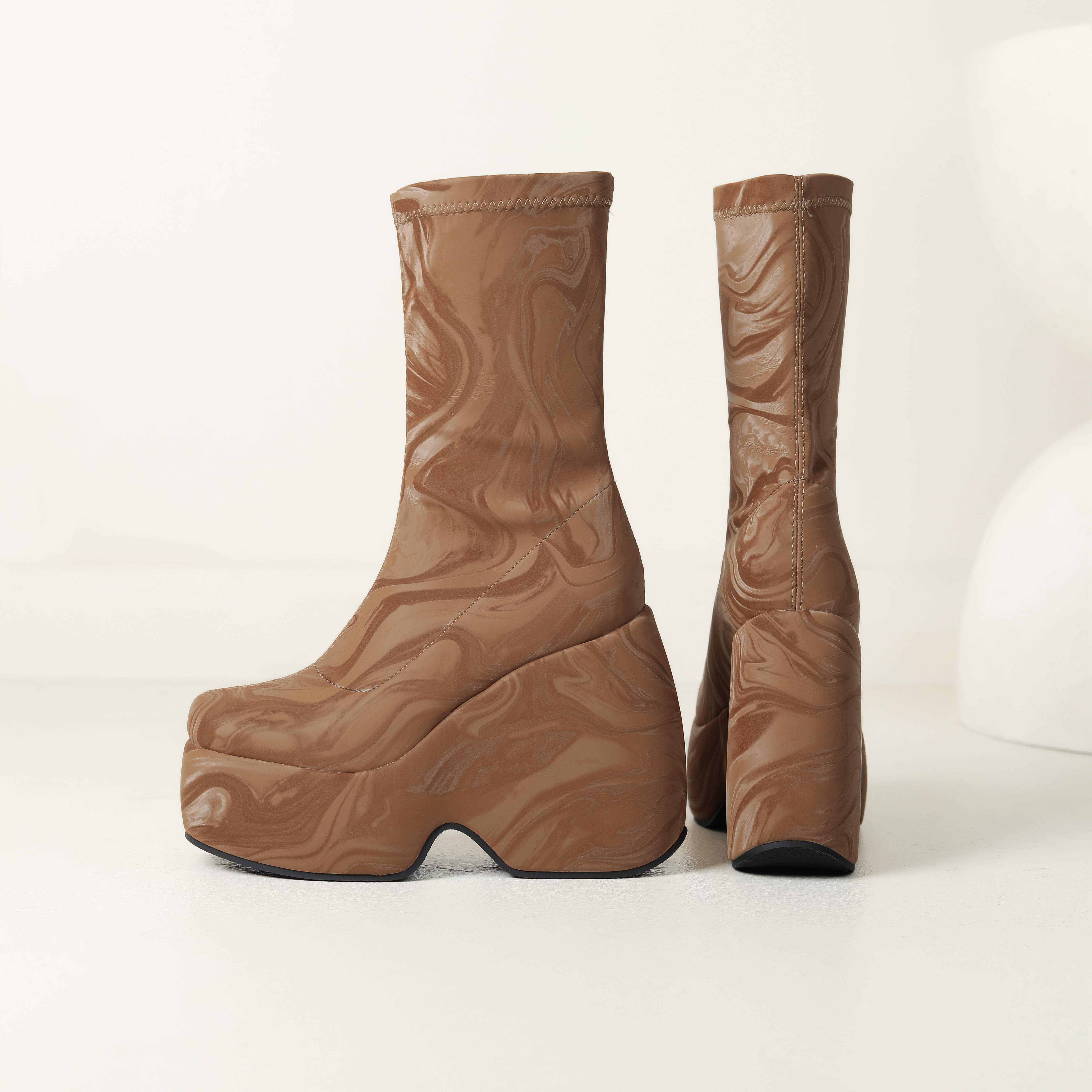 Осенне-зимняя обувь Lenkisen Flock на очень высоком каблуке с принтом на танкетке эластичные ботинки на платформе сохраняющие тепло модные ботинки до середины голени 43 коричневый 6298₽