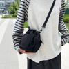 Nylon Casual Messenger Bag Female Fashion Drawstring Drawstring Saliva Bucket Bag Outing All-match Mobile Phone Bag