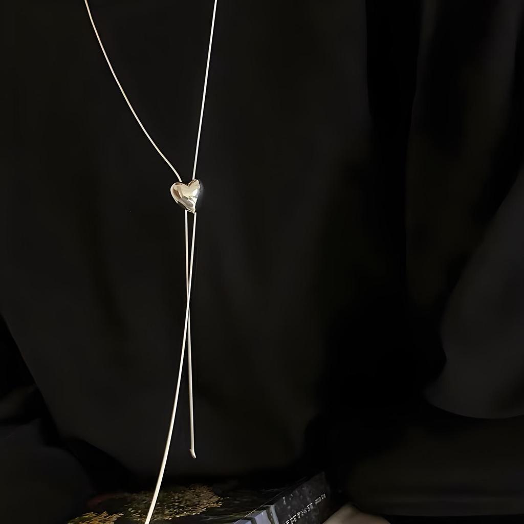 Korean S925 Sterling Silver Heart Snake Bone Sweater Chain: Autumn/Winter Fashionable High-End Choker.