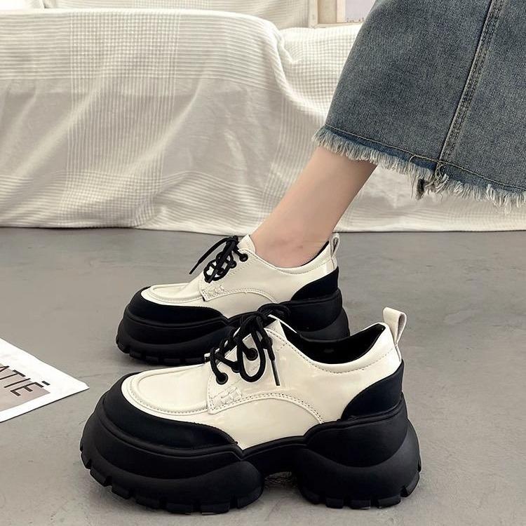 Black thick heel single shoes women's black 2024 autumn new fashionable versatile thick sole height increase small leather shoes women