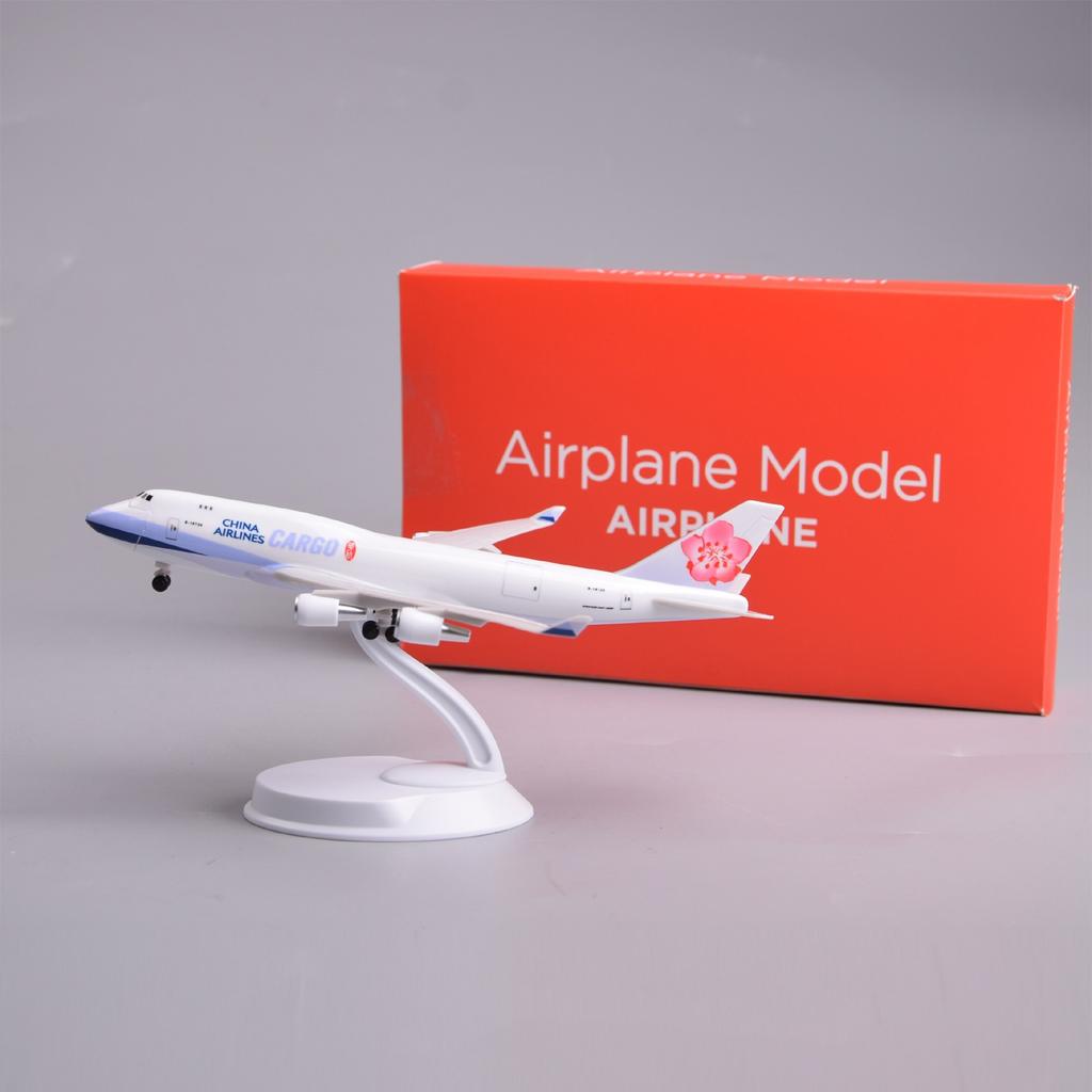 1/400 20cm Maßstab Flugzeug B747 China Airways Fracht Modellflugzeuge ABS Kinderspielzeug Flugzeuge Sammlerstück mit Basis Luke Kann Geöffnet Werden
