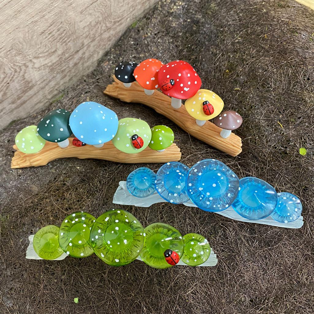 Bunte Pilze auf Baumstumpf Harze Miniaturfigur Sammlerstück Ornament für Heim-, Schreibtisch- und Landschaftsdekorationen