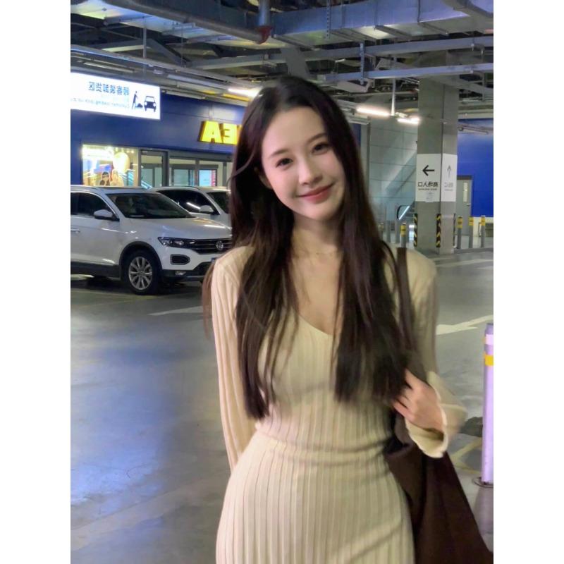 New base with knitted long-sleeved dress for women's autumn and winter senior sense and thin temperament hip-wrapped long skirt