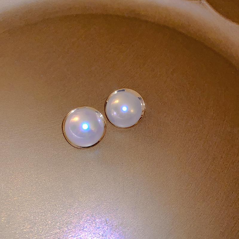 French Retro Pearl Flower Stud Earrings: Elegant, Fashionable, Versatile High-End Accessories for Women