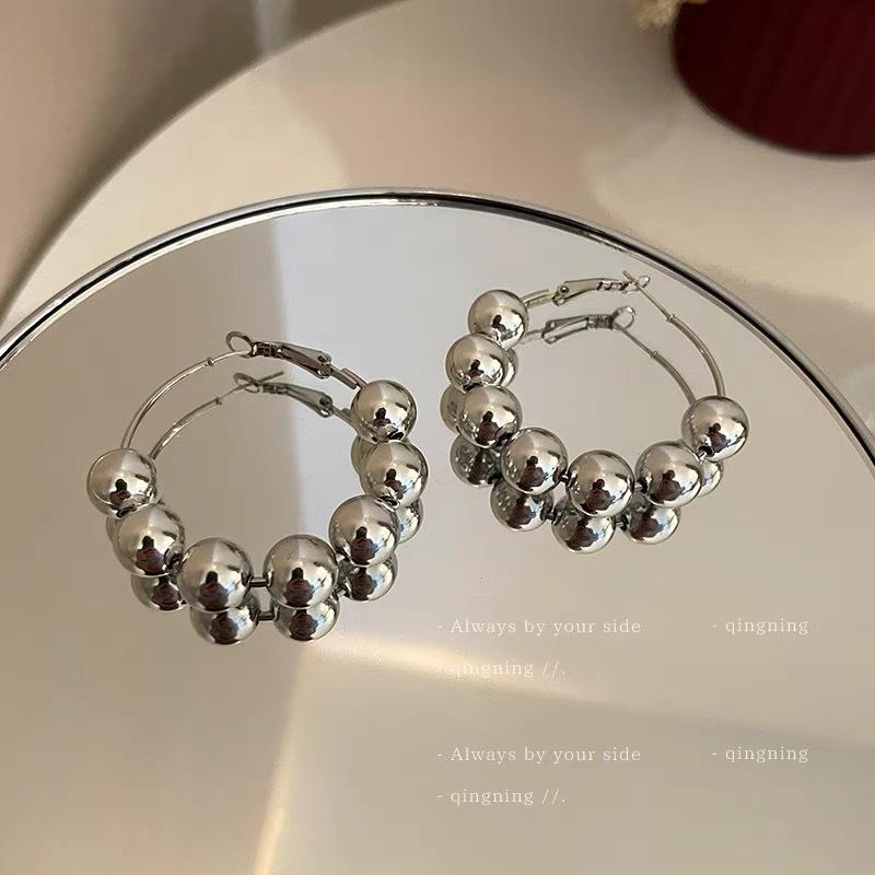 

Exaggerated geometric metal circle earrings temperament Internet celebrity earrings a frigid wind earrings серебряный