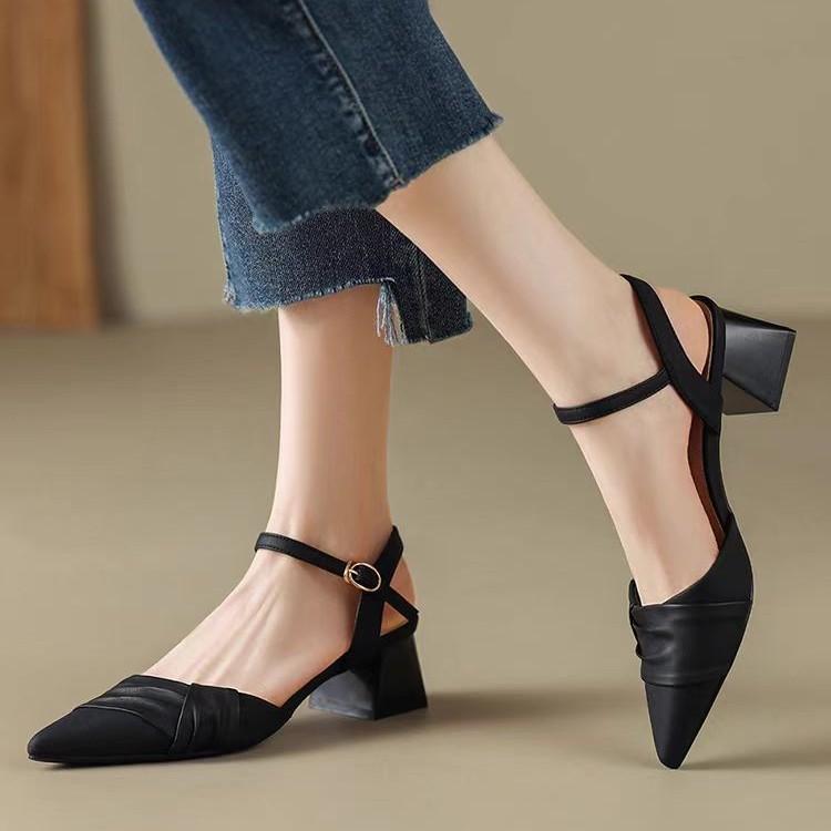 Black bag head sandals women's 2025 new summer middle heel with back air temperament French thick heel pointed single shoes