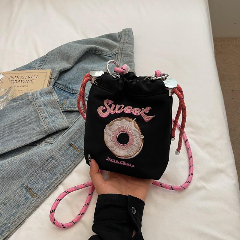 Embroidery donut messenger bag women's new casual shoulder bag commuter versatile portable bucket bag