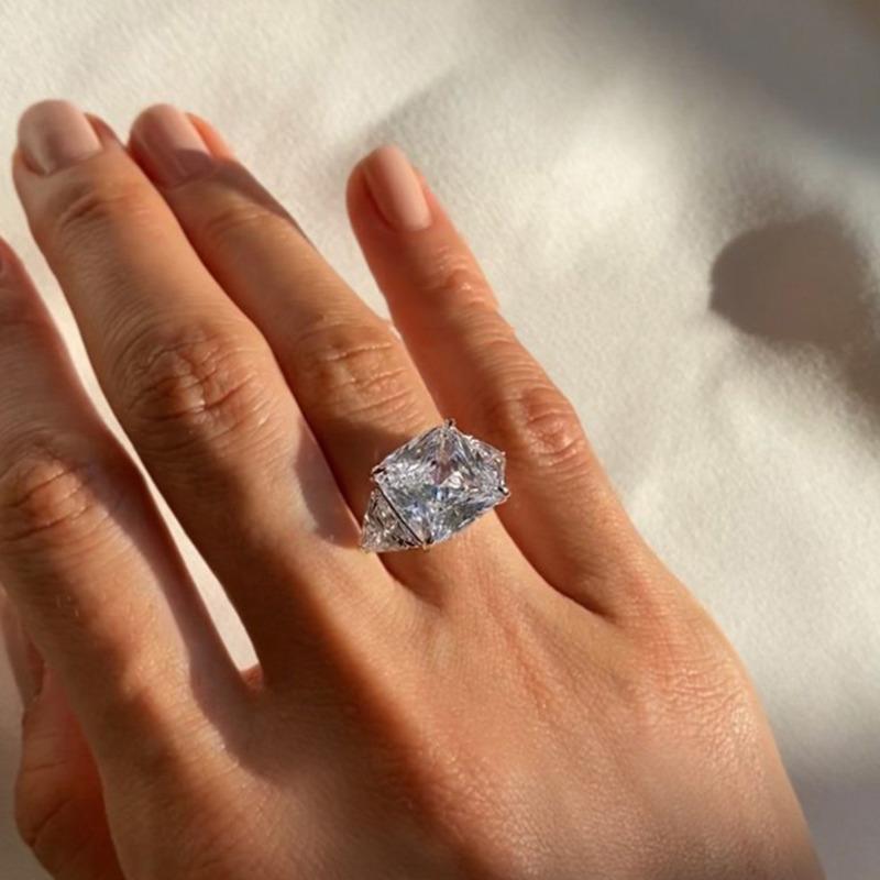 BELLA BOX Raydean Flash sammenlignbar Ice White Zircon Temperament Åpen Ring Kvinnelig Prinsesse Firkantet Motering Bryllupssmykker